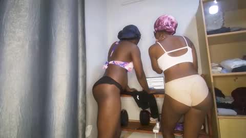 Snapshot of streetlioness chatting on September 22, 11:31 pm streetlioness online show from September 22, 11:31 pm