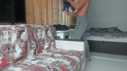 Strong Arni online show from February 19, 7:28 am