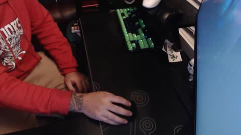 stud69861714 online show from October 27, 7:19 am