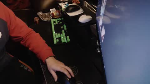 stud69861714 online show from March 3, 6:31 am