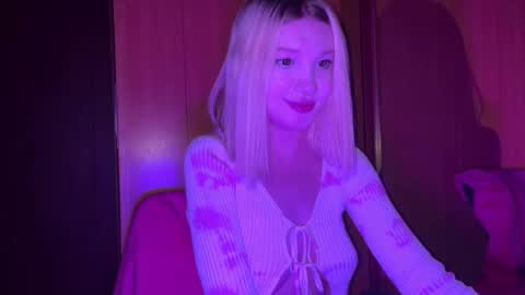 stuffy_ri online show from December 3, 2:53 am