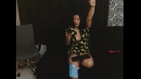 Snapshot of submissiveemily chatting on September 20, 7:06 pm submissiveemily online show from September 20, 7:06 pm