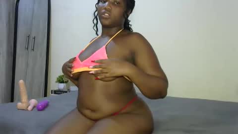 Snapshot of sucker_queen chatting on September 26, 9:34 pm Beverly online show from September 26, 9:34 pm