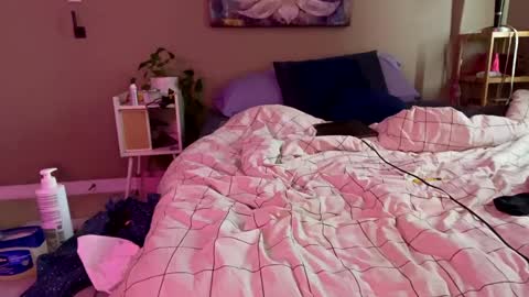 SaraSabeen online show from December 15, 9:31 pm