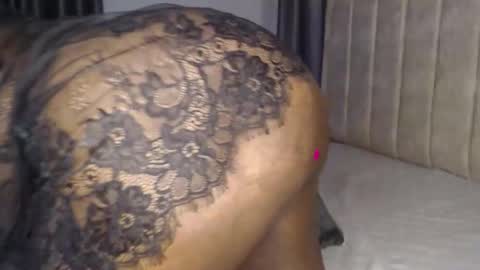 Snapshot of sugar_br0wn chatting on October 25, 7:03 pm sugarboooty online show from October 25, 7:03 pm