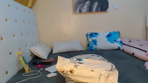 sugar online show from February 19, 8:08 pm