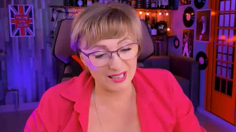 Vivien online show from October 8, 1:28 pm