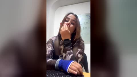 summer_girls01 online show from April 28, 11:20 pm