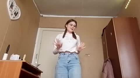 I am Lana Can we hit 10 Thumbs Up in first day online show from November 5, 6:04 am