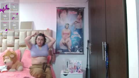 Snapshot of sunflower_dance chatting on October 16, 1:05 am Jeraldine online show from October 16, 1:05 am