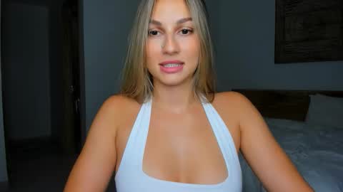 Snapshot of sunsetwithava chatting on October 15, 11:11 am sunsetwithava online show from October 15, 11:11 am