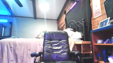 Snapshot of superd512 chatting on February 15, 8:54 am Guero Cash online show from February 15, 8:54 am