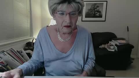 Snapshot of susanandlisa chatting on January 29, 12:43 am sexualsusan online show from January 29, 12:43 am