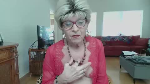 Snapshot of susanandlisa chatting on February 14, 7:02 pm sexualsusan online show from February 14, 7:02 pm