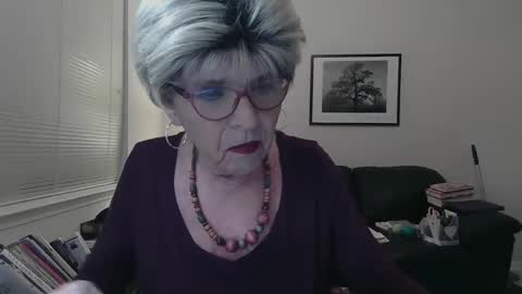 Snapshot of susanandlisa chatting on February 19, 11:36 pm sexualsusan online show from February 19, 11:36 pm