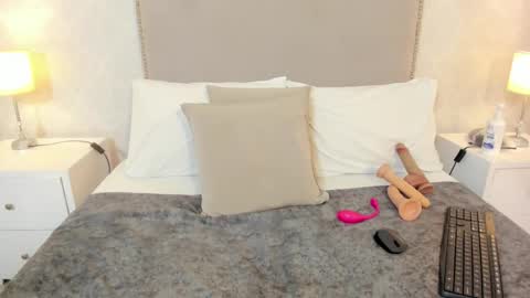 susanthomass online show from February 9, 7:27 pm