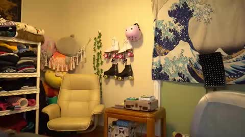 Snapshot of sushifox chatting on October 22, 3:35 pm online show from October 22, 3:35 pm