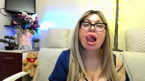 SusiexNoreen online show from May 19, 2:07 am