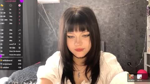 EmilySuonn online show from May 18, 7:03 am