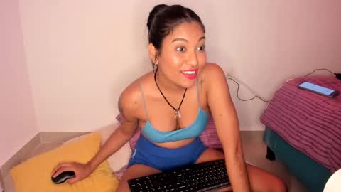 Snapshot of suzzann_rugg chatting on October 2, 10:52 pm suzzann_rugg online show from October 2, 10:52 pm