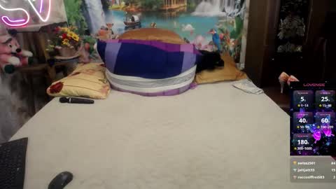 Snapshot of svetifox chatting on September 13, 9:17 pm Sveti online show from September 13, 9:17 pm