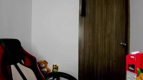 sweet__suck69bitch online show from February 24, 7:44 am