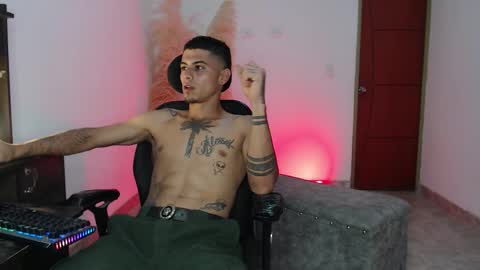 Snapshot of sweet_angel25 chatting on October 6, 8:15 pm sweet_angel25 online show from October 6, 8:15 pm
