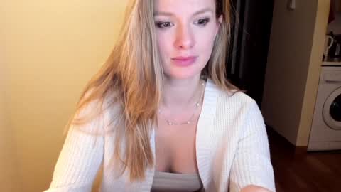 Snapshot of sweet_angel_a chatting on December 6, 10:24 pm Ann - your sweet girl online show from December 6, 10:24 pm