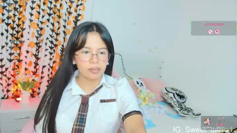 Snapshot of sweet_dania_ chatting on October 18, 9:24 am sweet_dania_ online show from October 18, 9:24 am