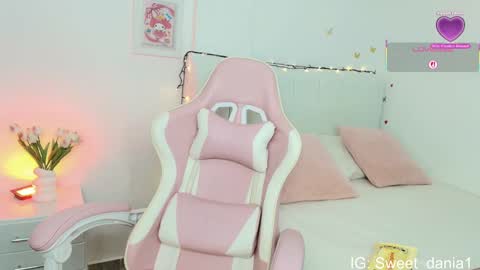Snapshot of sweet_dania_ chatting on October 13, 6:48 am sweet_dania_ online show from October 13, 6:48 am