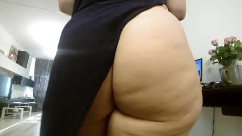 Snapshot of sweet_ella chatting on October 22, 6:27 am online show from October 22, 6:27 am