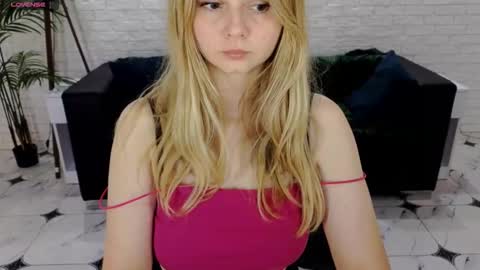 Snapshot of sweet_emily4u chatting on October 8, 7:36 am Emily online show from October 8, 7:36 am