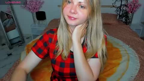 Snapshot of sweet_emily4u chatting on September 29, 5:28 am Emily online show from September 29, 5:28 am