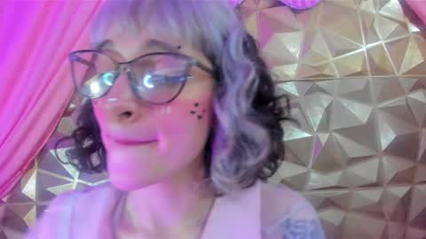 Snapshot of sweet_emmili chatting on February 14, 6:19 pm emmili online show from February 14, 6:19 pm