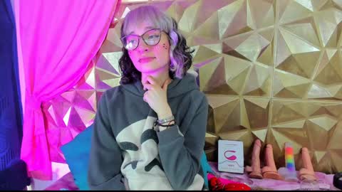 Snapshot of sweet_emmili chatting on January 27, 3:18 pm emmili online show from January 27, 3:18 pm