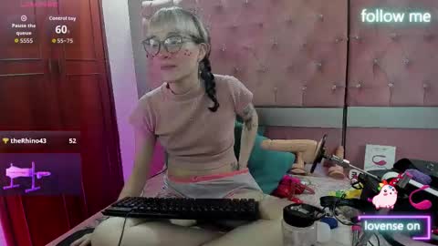  emmili  online show from November 14, 1:02 pm