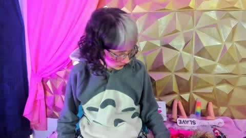 Snapshot of sweet_emmili chatting on February 2, 3:28 pm emmili online show from February 2, 3:28 pm