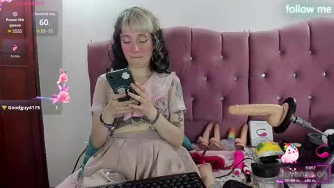 Snapshot of sweet_emmili chatting on October 16, 12:38 pm emmili online show from October 16, 12:38 pm