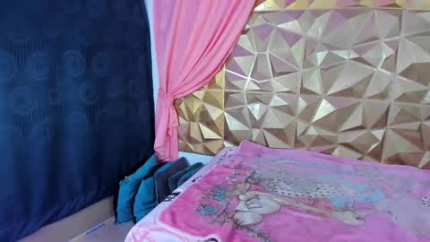 Snapshot of sweet_emmili chatting on February 9, 6:16 pm emmili online show from February 9, 6:16 pm