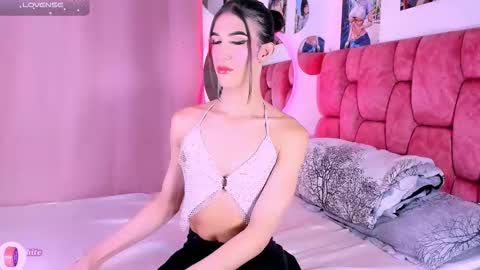Snapshot of sweet_falon chatting on October 17, 3:54 am Sweet Fhalon online show from October 17, 3:54 am
