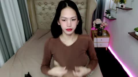 Yumi online show from May 17, 11:47 pm