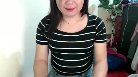 Snapshot of sweet_kendallxxxx chatting on February 25, 1:41 am Nicahhh online show from February 25, 1:41 am