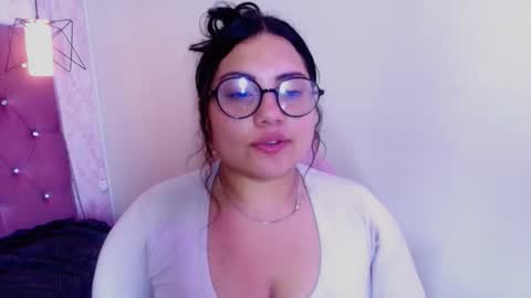 Snapshot of sweet_lal chatting on September 18, 12:42 pm Camila online show from September 18, 12:42 pm