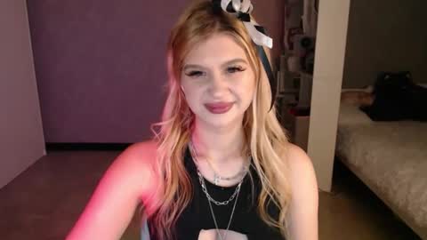 sweet_nicole_333 online show from November 12, 2:52 pm
