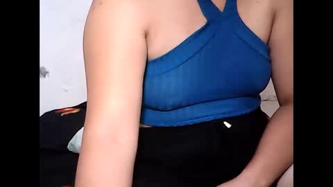Snapshot of sweet_nipple chatting on January 22, 4:44 am annie online show from January 22, 4:44 am