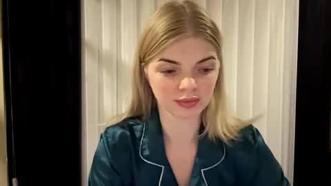 Snapshot of sweet_sinn_ chatting on October 26, 10:09 pm Mira online show from October 26, 10:09 pm
