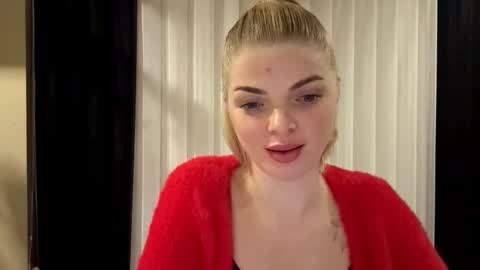 Snapshot of sweet_sinn_ chatting on October 27, 10:10 pm Mira online show from October 27, 10:10 pm