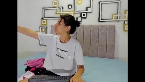 sweet_sofi20 online show from January 6, 1:15 pm