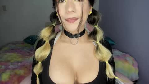Snapshot of sweet_stephaniee chatting on October 4, 6:44 am online show from October 4, 6:44 am