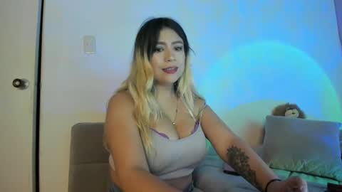 Snapshot of sweet_stephaniee chatting on January 2, 11:16 pm online show from January 2, 11:16 pm
